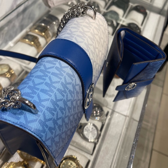 Michael Kors Greenwich Sm Color-Block Logo Flap Crossbody & Md Tri-Fold Wallet - Picture 12 of 16